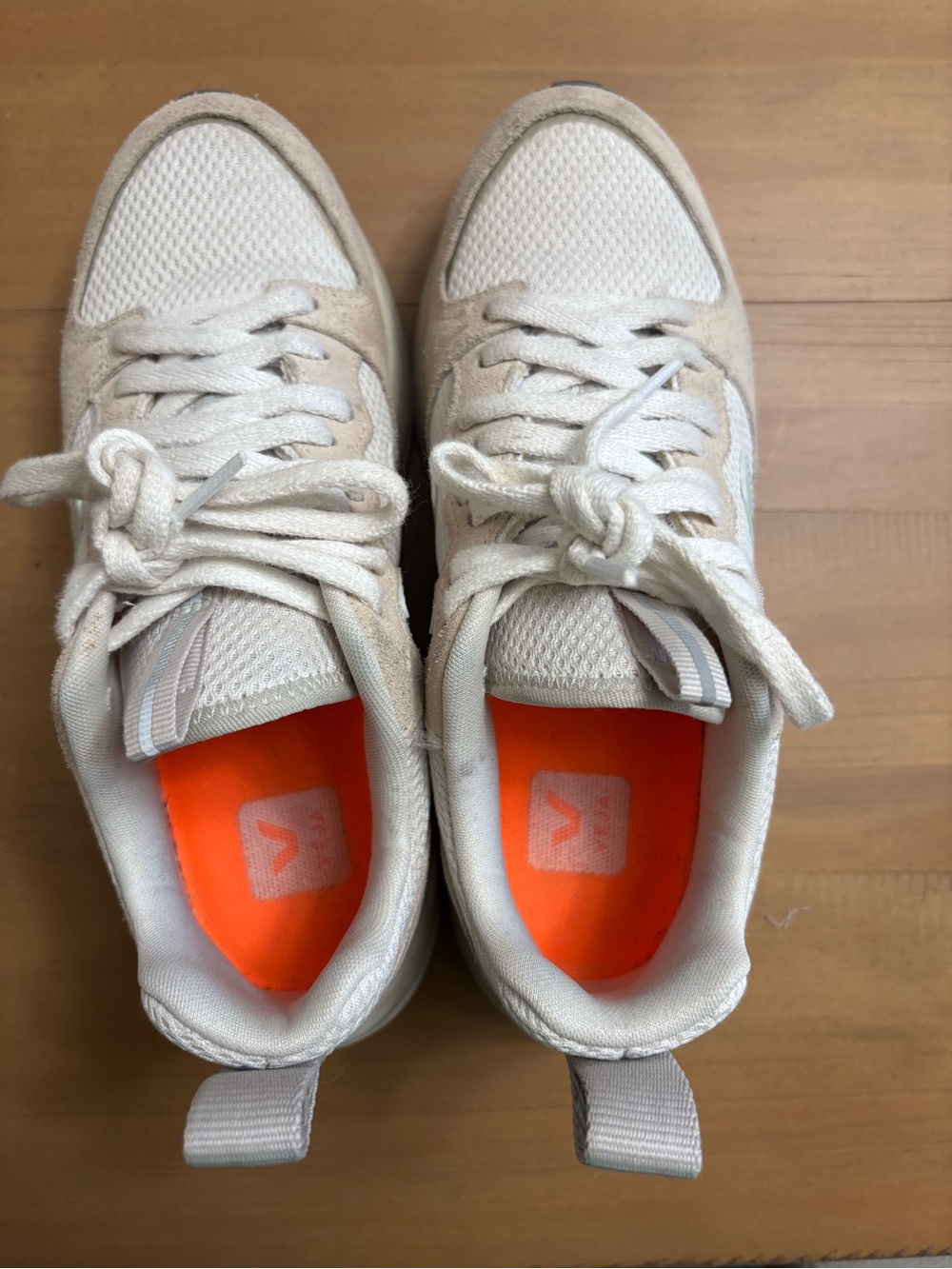 Veja Women's Venturi Sneaker - Picture 7 of 8